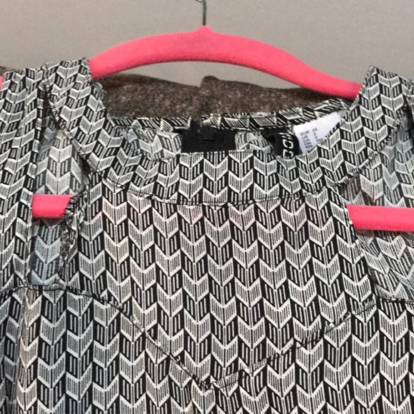 H and m cut out geometric dress. Size xsmall - Picture 3 of 3